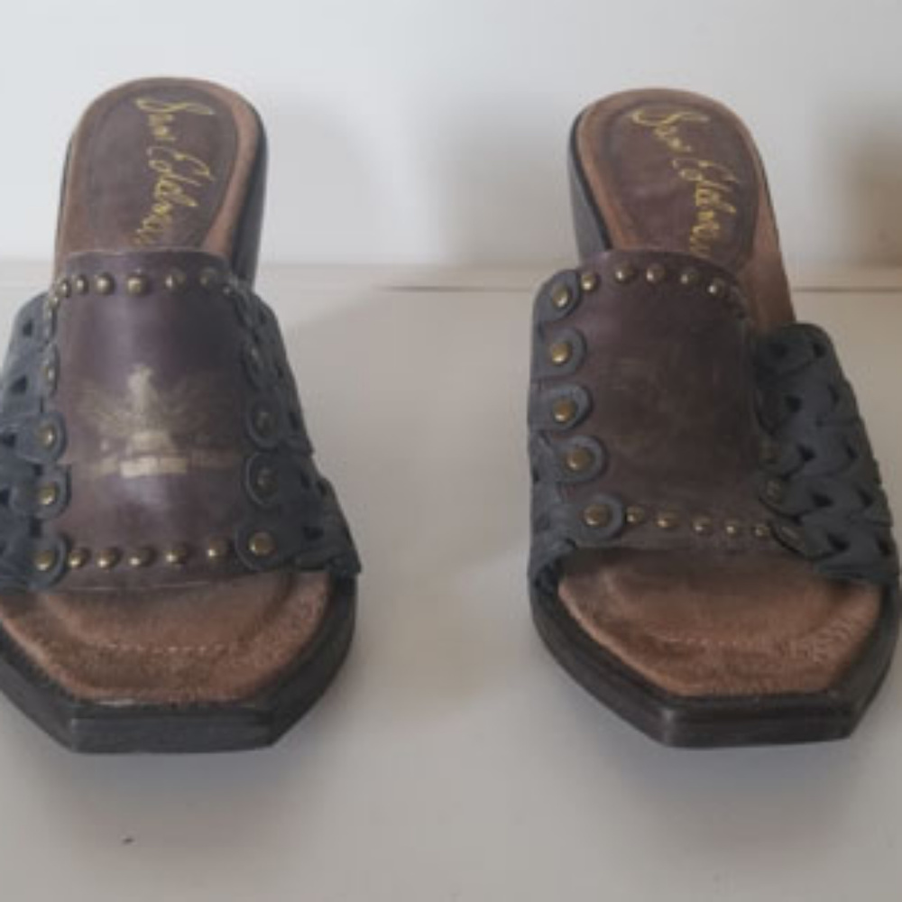 Shoe